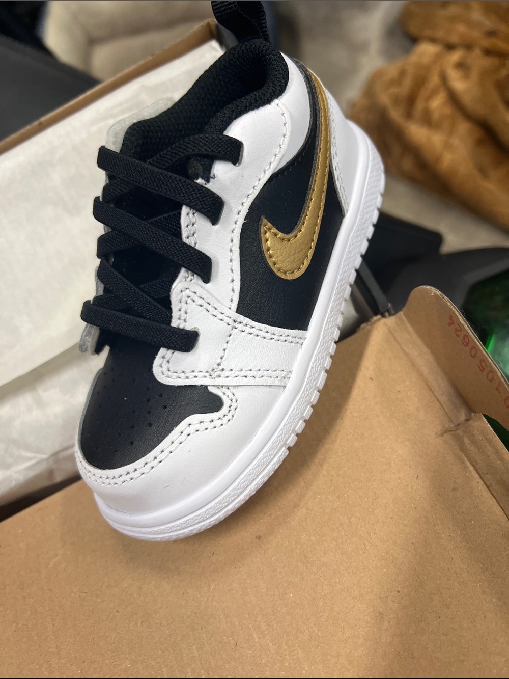 Jordan Kids Black, White & Gold Low-Top Sneaker